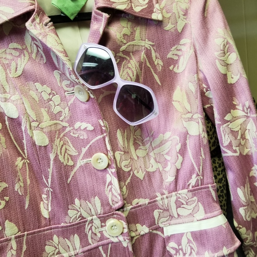 Clothing - Picture 3 of 8